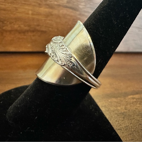 Silver Saddle Spoon Ring - Picture 4 of 15